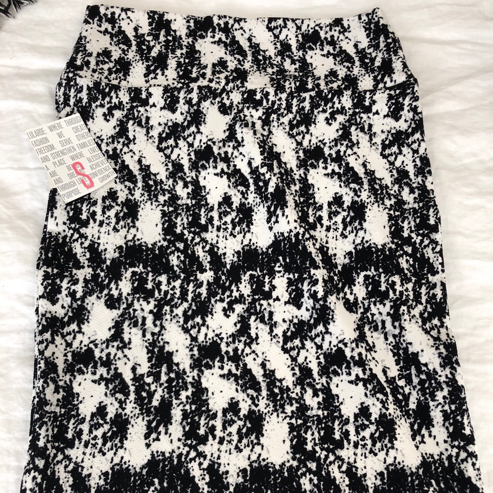 NWT- LulaRoe Cassie Pencil Skirt